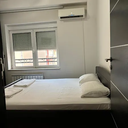 Trio Apartment *